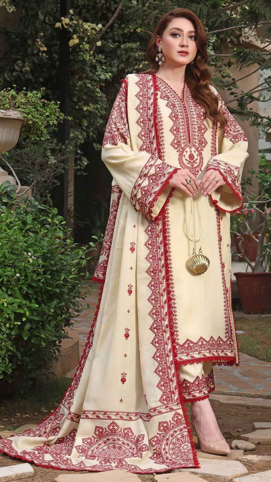 Aneela’s D-5152 embroidered lawn suit with khadi net dupatta ready to wear